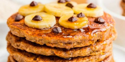 Jak udělat banánové palačinky? 8 receptů na banánové palačinky